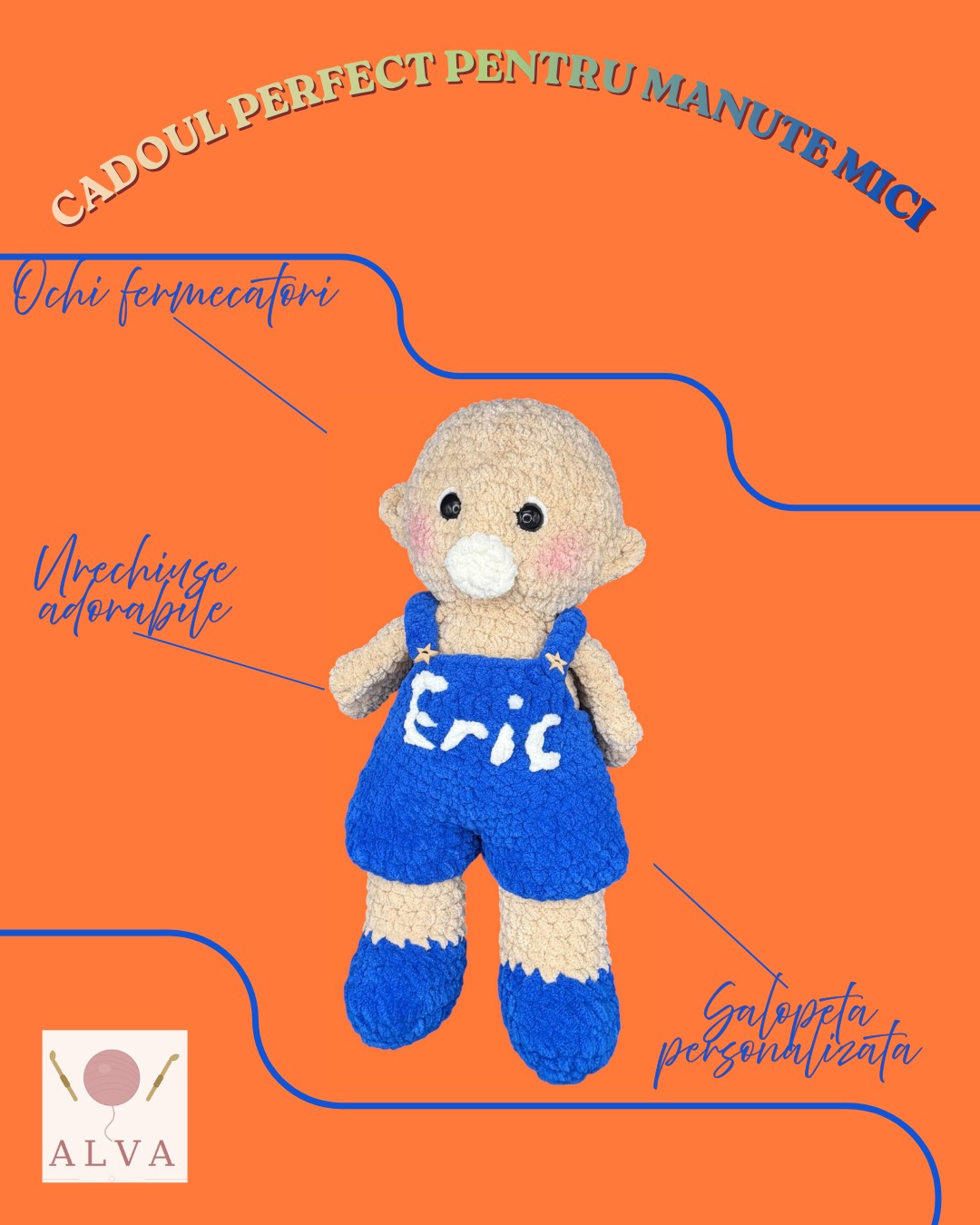 Bebeluș croșetat în salopetă albastră personalizată Eric — ALVA