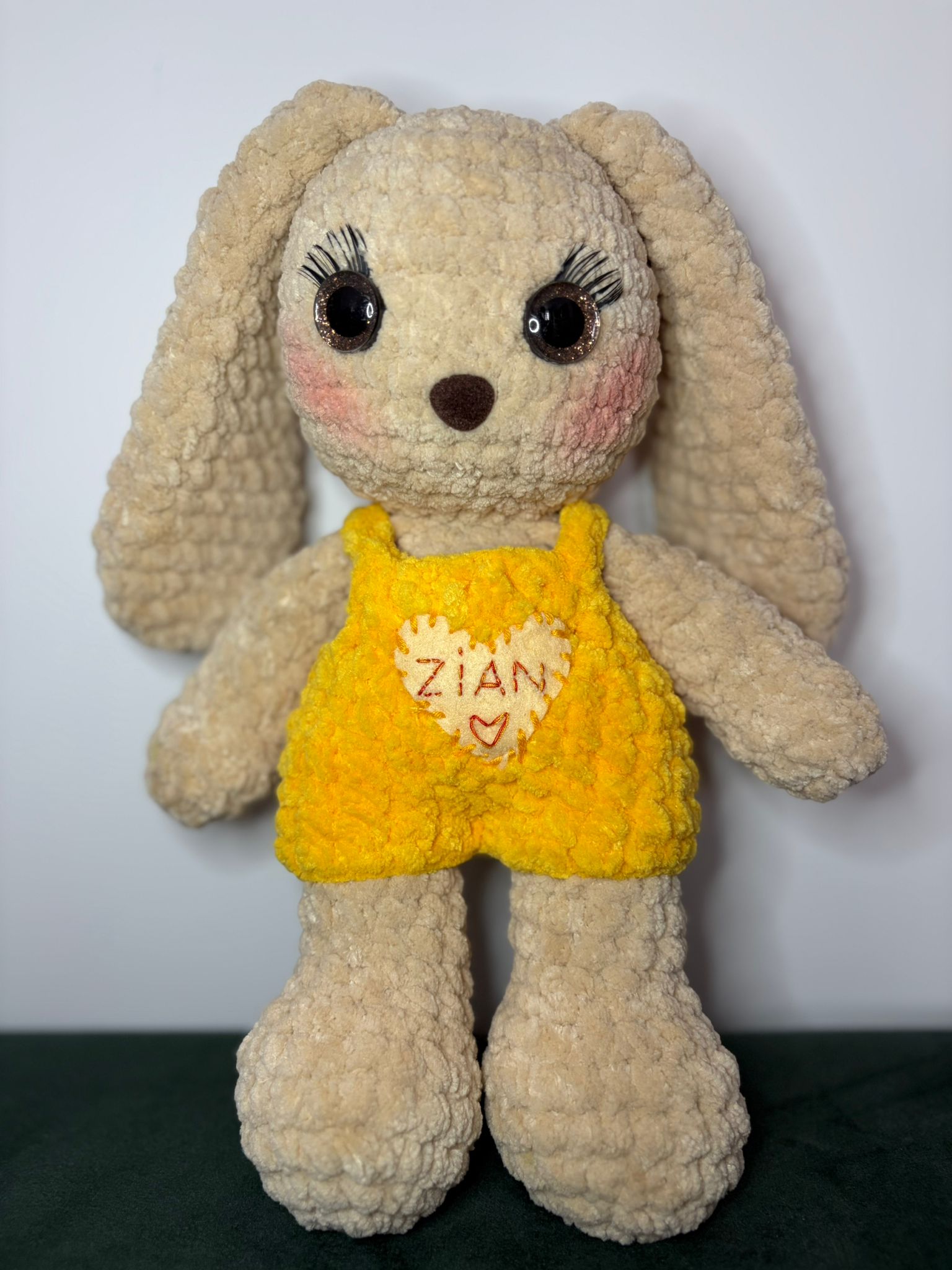 Iepuraș croșetat galben personalizat Zian